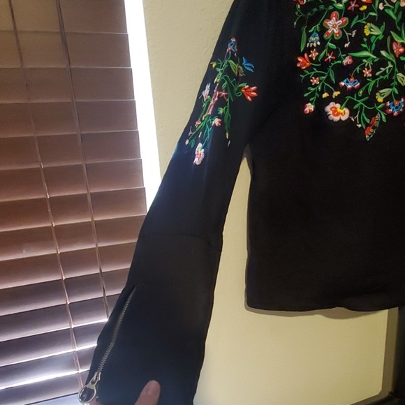 Blouse - Picture 2 of 4